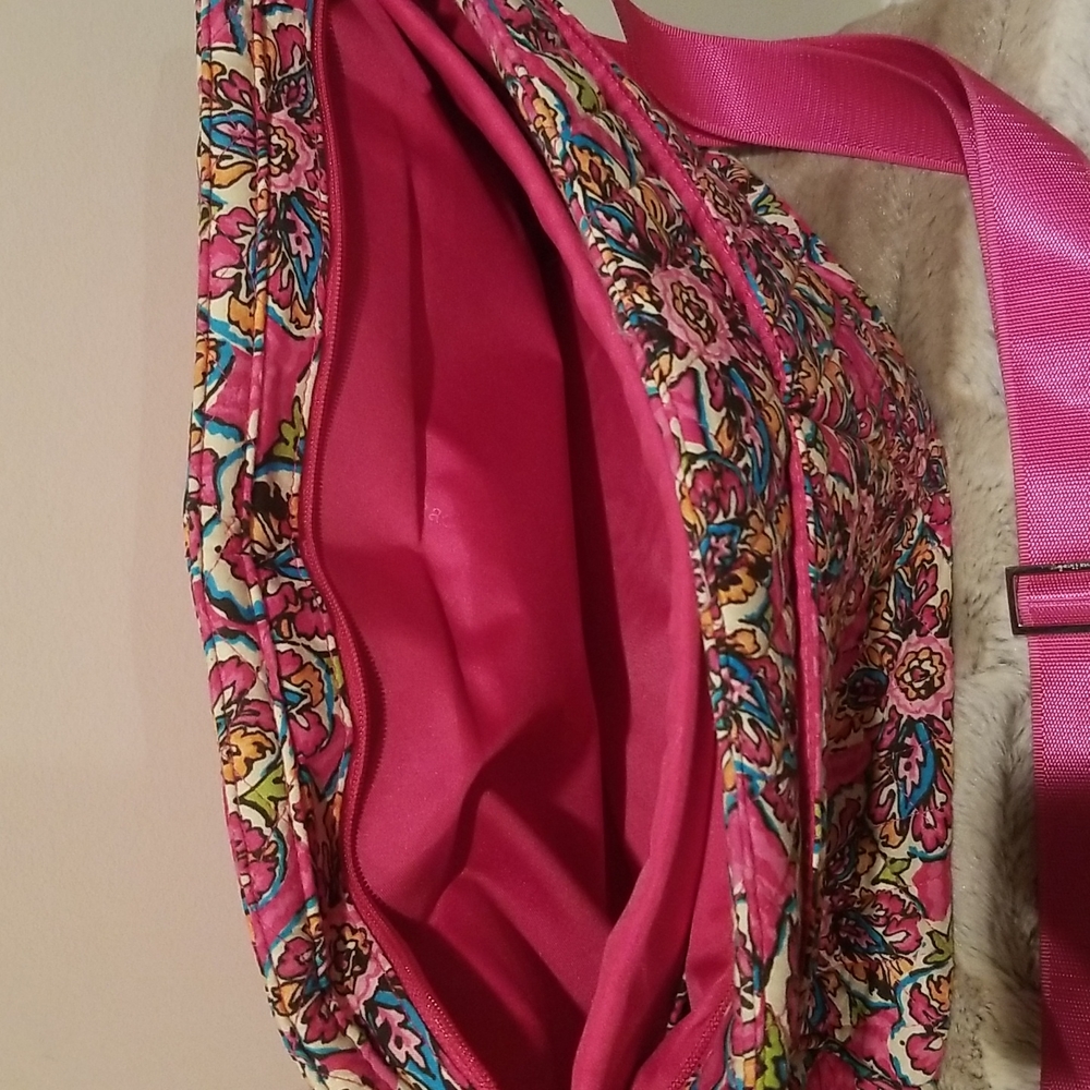 ✨HOST PICK✨ VERA BRADLEY” PINK FLORAL MESSENGER BAG WITH ADJUSTABLE STRAP. - Picture 10 of 10